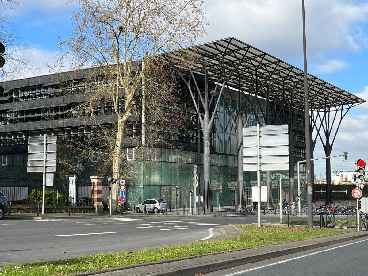 Le Vicomte Lägenhet Melun Exteriör bild
